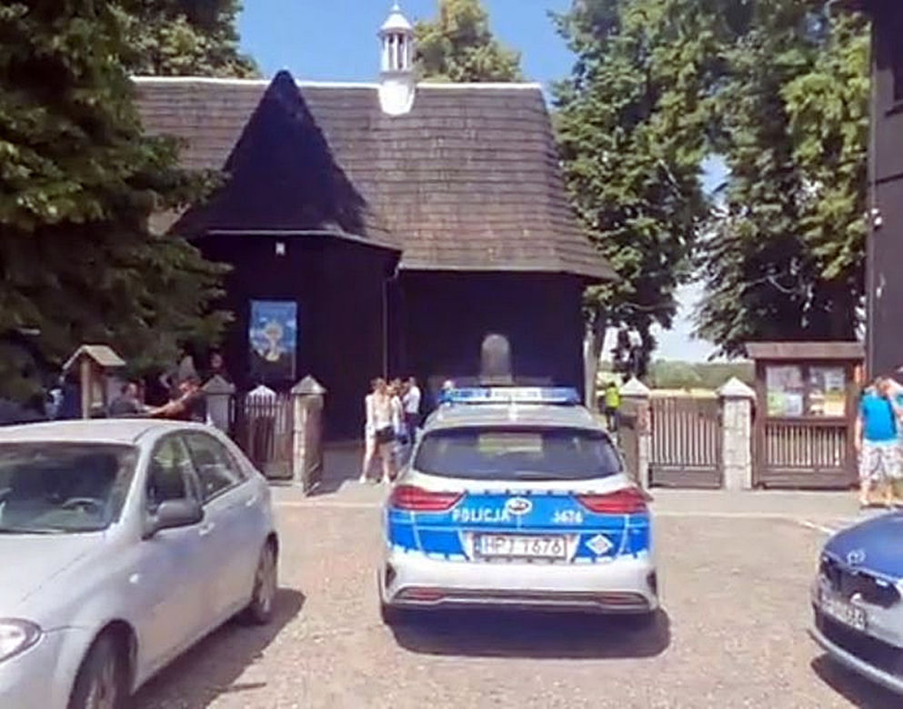 Parafianie w Jaworznie chcą wywieźć księdza na taczce 