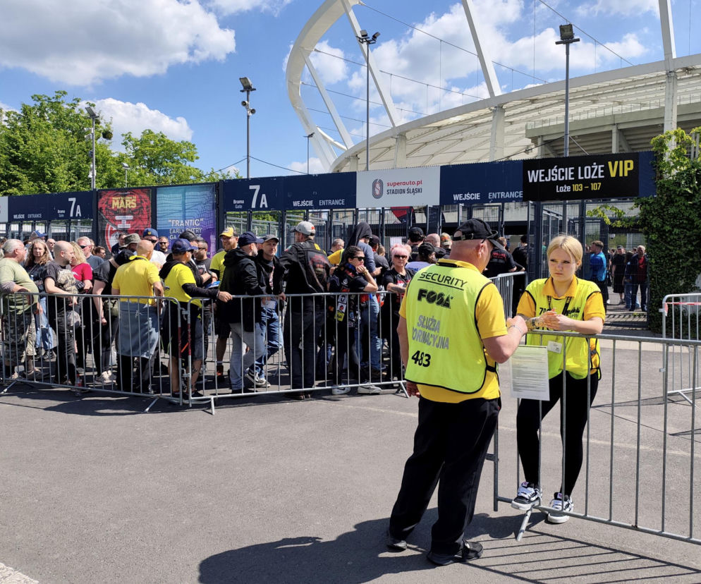 Długie kolejki i tłum fanów przed koncertem Metaliki