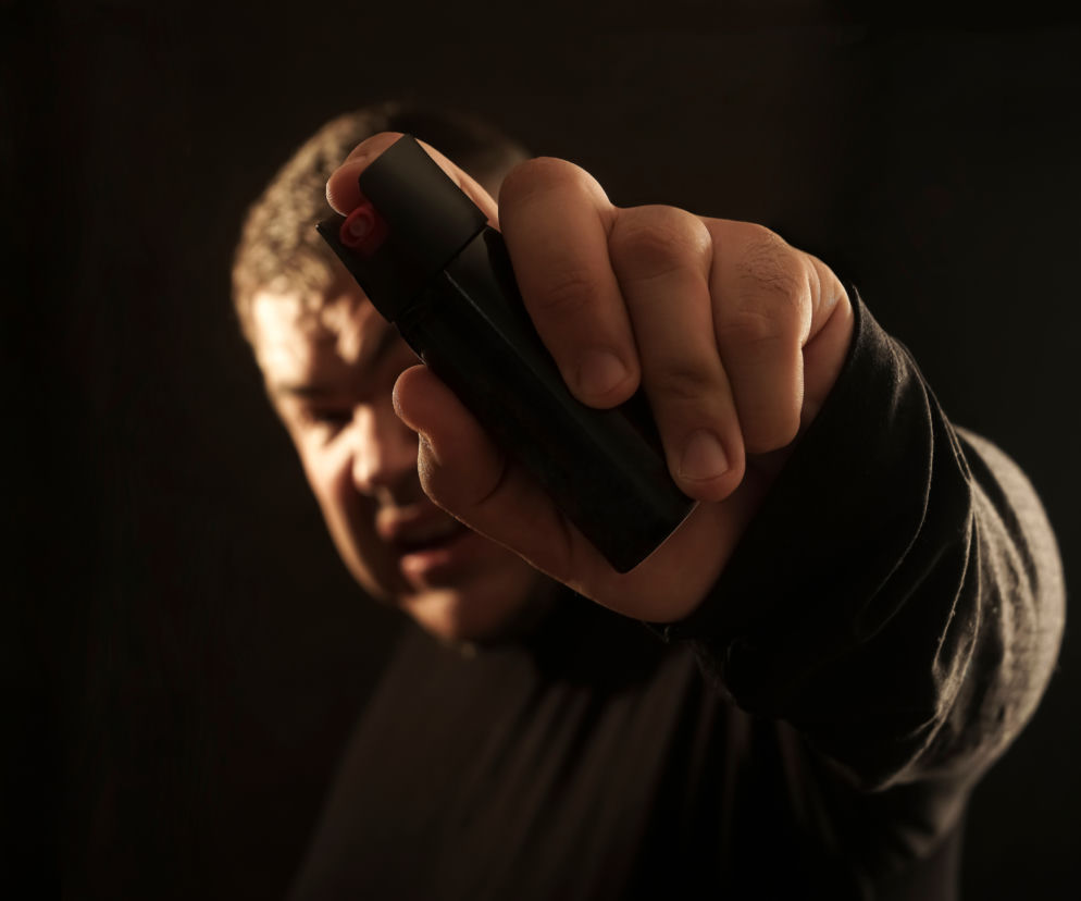 Miotaczem gazu i nożem chciał ją zmusić do pewnego zachowania