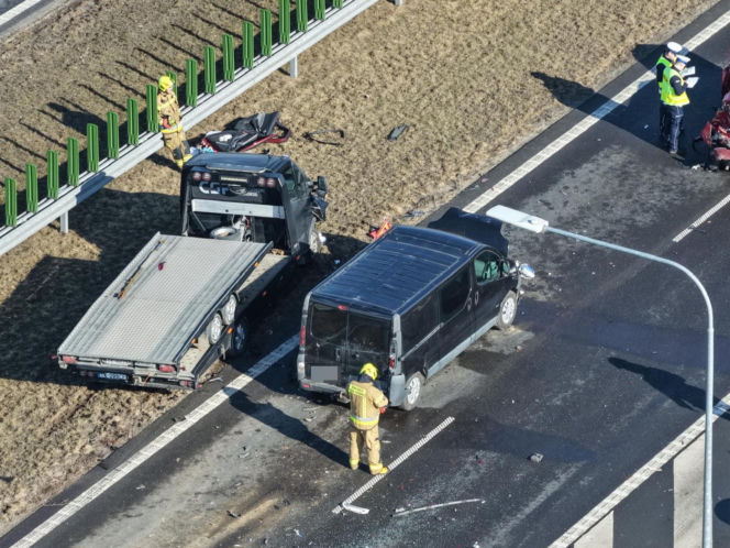 Groźny wypadek na S7. Sześć aut rozbitych, śmigłowiec LPR w akcji