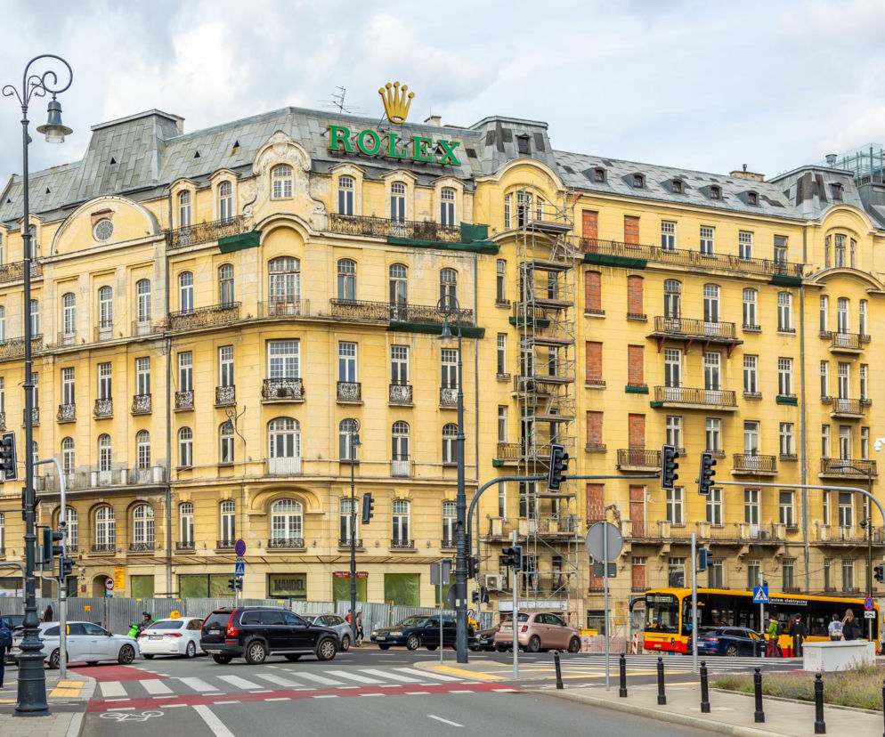 Kamienica Natansona z szyldem Rolex w Warszawie. O modernizacji zabytku dla milionerów przeczytasz na portalu Architektura.