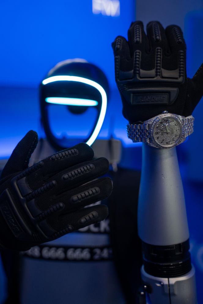 Robot Edward w VOX FM