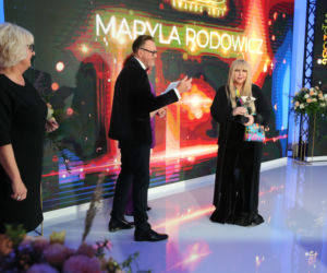 Maryla Rodowicz i Małgorzata Rozenek-Majdan z nagrodami. Stylizacje gwiazd