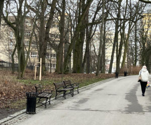 Napad w Lublinie. 17-latek w kominiarce zabrał niedopite piwo