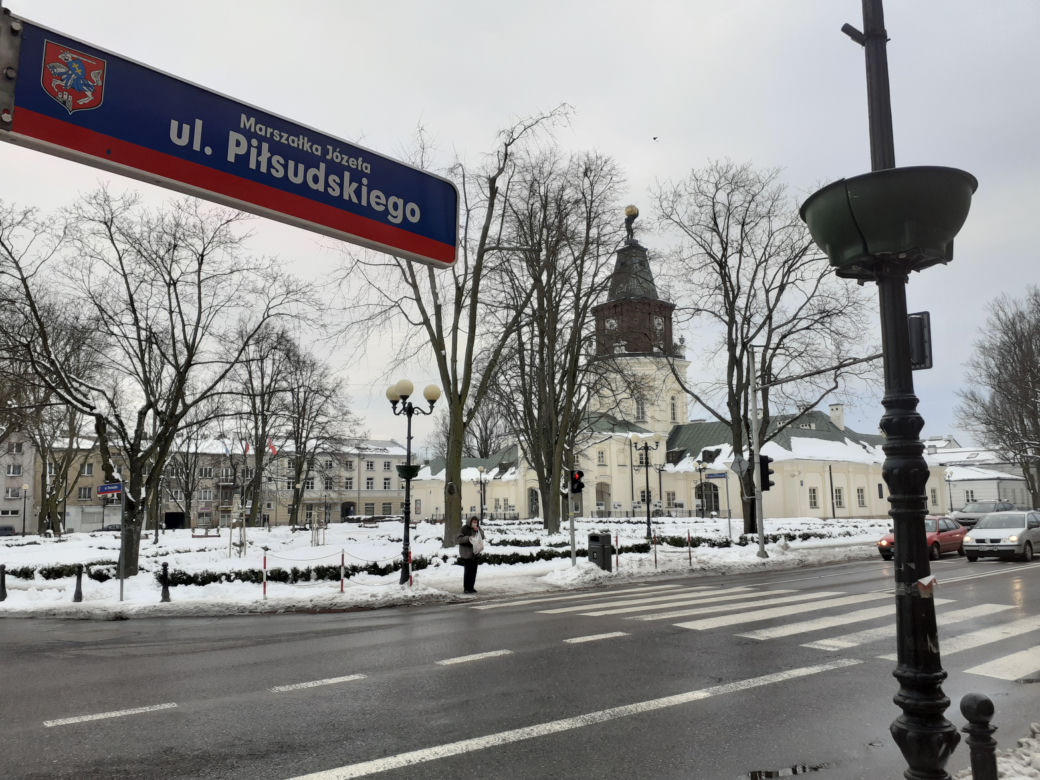 Jak wyglądała ulica Piłsudskiego w Siedlcach i okolica dawnej bramy-dzwonnicy pod koniec stycznia 2021?