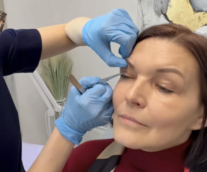 Ilona Felicjańska wycina sobie powieki