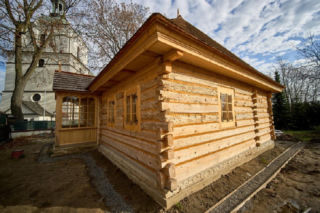 Spektakularna metamorfoza XVIII-wiecznej chaty. Wikarówka ze Sławkowa wróciła z Tatr