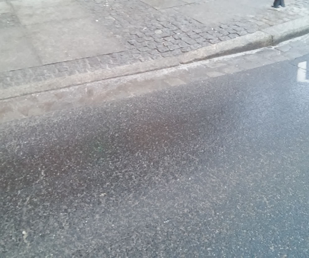 Uwaga! Na drogach może być bardzo ślisko!