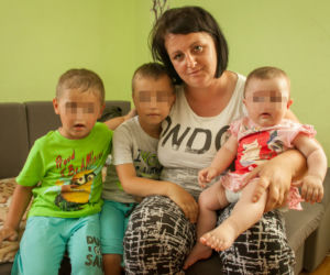 Ojciec zwyrol skuwał synka łańcuchem