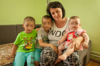 Ojciec zwyrol skuwał synka łańcuchem