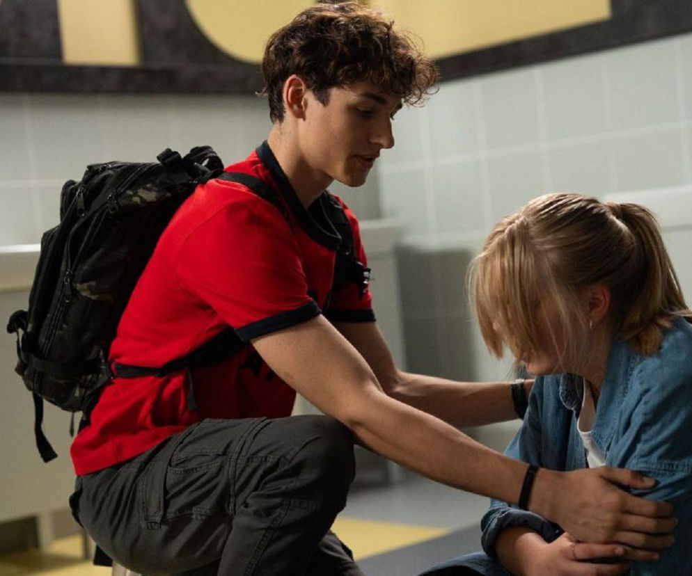 M jak miłość, odcinek 1898: Grzesiek stanie w obronie pobitej Lenki. Podła Julita nie zostawi jej w spokoju? - WIDEO