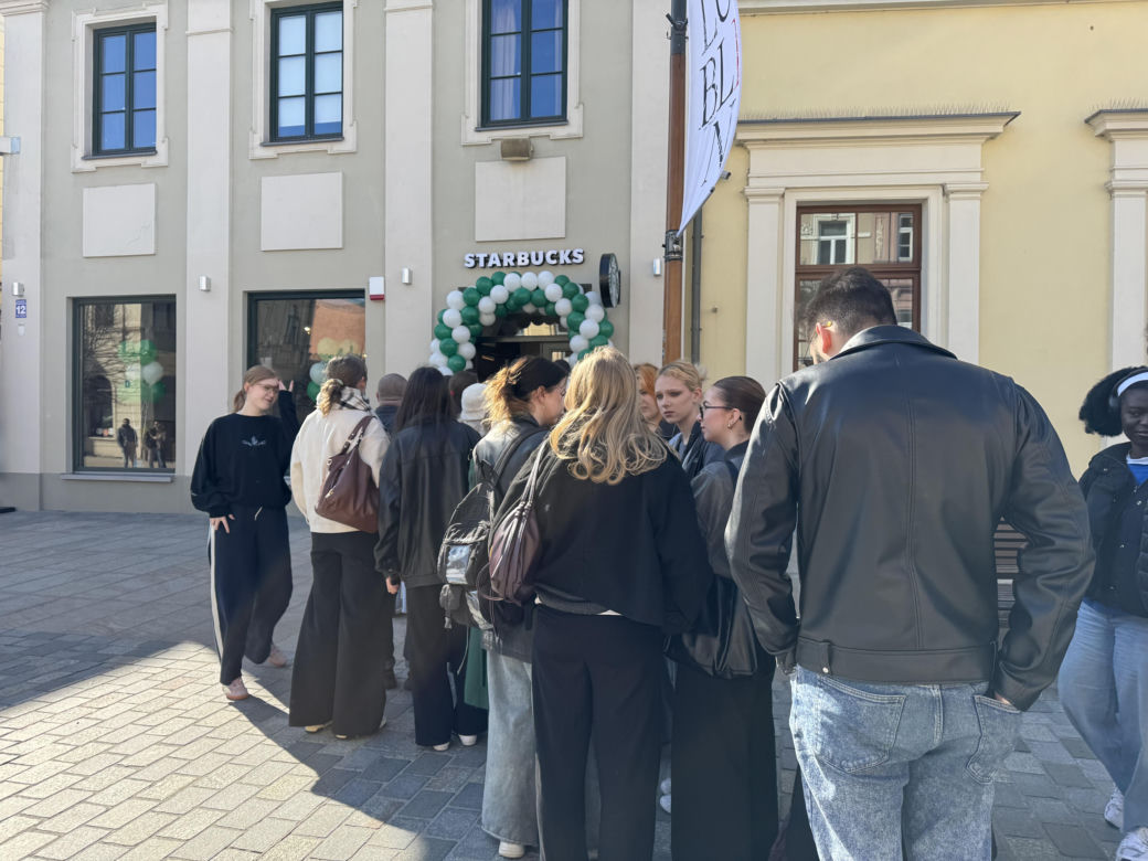 Pierwszy Starbucks w Lublinie otwarty! Jak lokal wygląda w środku? 