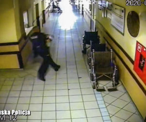 Sulęcin. Dziesięciomiesięczny chłopczyk nie mógł złapać oddechu. Jego życie uratowali policjanci