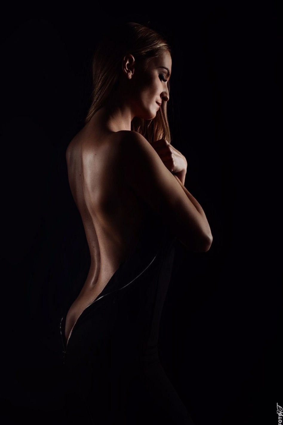 Paulina z "Energy Girls" kusi partnera seksownym tańcem