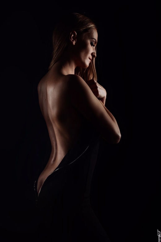 Paulina z "Energy Girls" kusi partnera seksownym tańcem