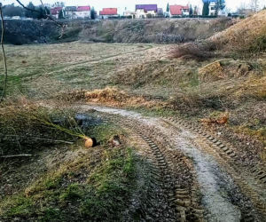 Wielki krater na Pogodnie