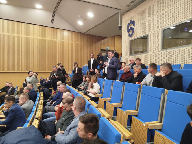 Protest rolników na spotkaniu z ministrem rolnictwa na Uniwersytecie w Siedlcach