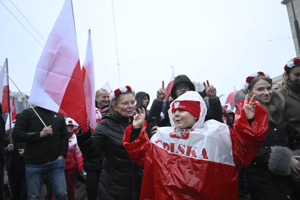 Marsz Niepodległości 2025 na żywo. Relacja z Warszawy. "Chcę zobaczyć Polskę samodzielną i niezakompleksioną"
