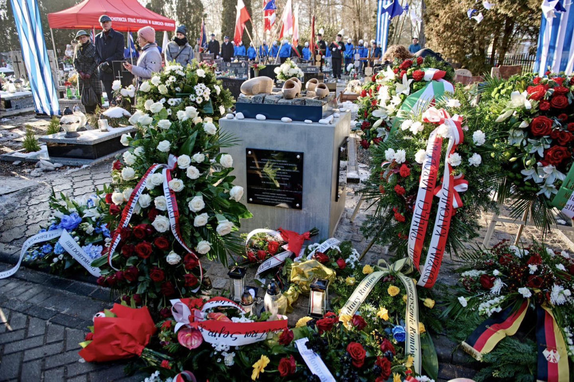 Obchody 80. rocznicy Marszu Śmierci w Gliwicach. Odsłonięto pomnik upamiętniający ofiary tragedii