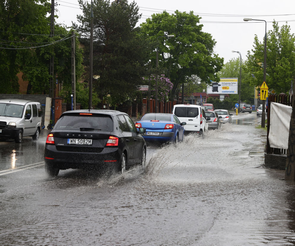 Ulice Warszawy popłynęły po ulewie