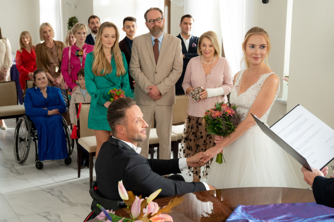 Barwy szczęścia odc. 2795. Dominika (Karolina Chapko), Sebastian (Marek Krupski), Renata (Anna Mrozowska), Marek (Marcin Perchuć), Eliza (Danuta Kowalska)