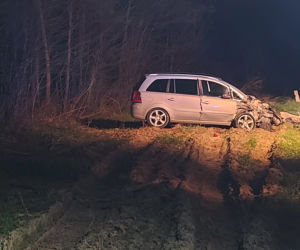 PILNE! Wypadek dwóch aut na trasie Starachowice - Tychów. Droga zablokowana