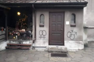 Śląskie: Zbeszcześcił elewację kościoła. Grozi mu 8 lat więzienia za obrazę uczuć religijnych