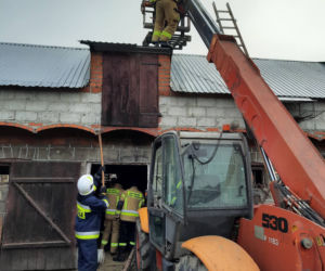Pod krasulą urwała się podłoga. Dwudziestu strażaków wyciągało ją przez sześć godzin