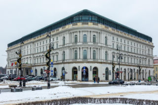 Hotel Europejski działa obecnie pod nazwą Raffles Europejski Warsaw