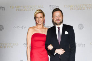 Anita Werner w zjawiskowej i odważnej kreacji na urodzinach ukochanego. Takiej jej na co dzień nie widujemy