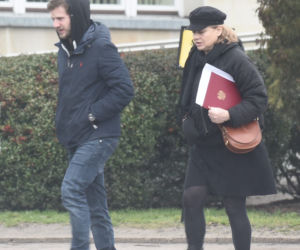 Antek Królikowski z mamą załatwia formalności pogrzebowe