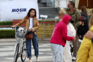 Marta Kaczyńska z rodziną. Rowery, siłka i piłka