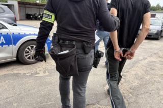Areszt za grożenie nożem partnerce i uprowadzenie. 31-latka zatrzymali rawiccy policjanci