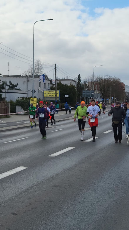 81-latek z Poznania biega półmaratony z wnukiem! "Nie trenuję praktycznie tylko w niedzielę"