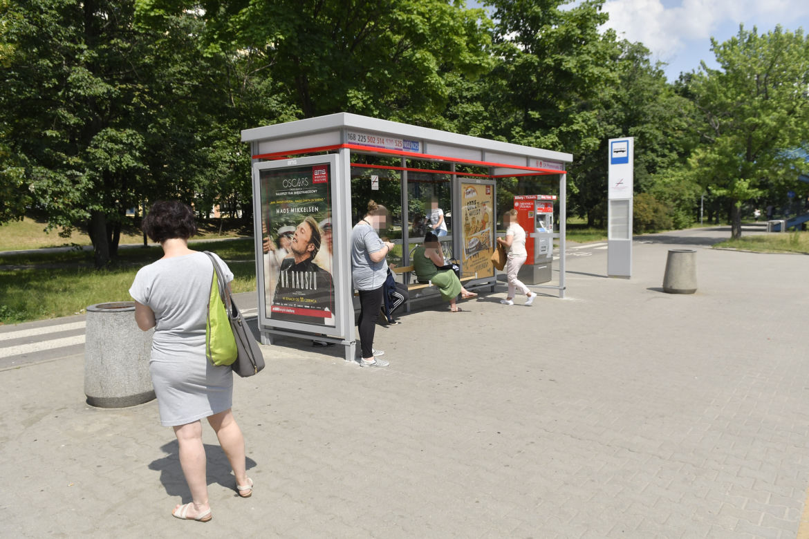 Piekło pod wiatami przystankowymi