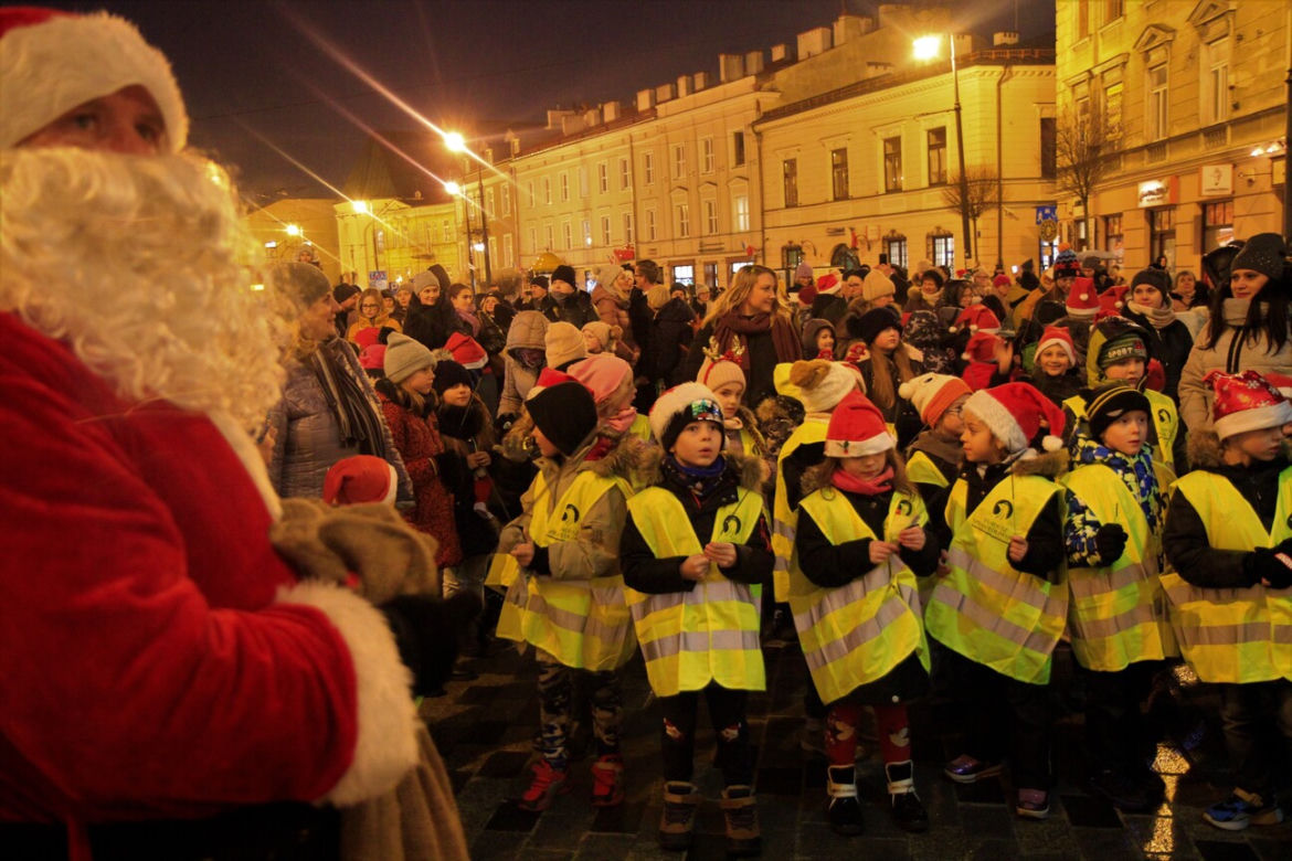 Lublin gotowy na święta! Świąteczne iluminacje już zdobią centrum miasta