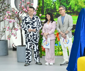 Garnitur Kasi Cichopek idealnie sprawdzi się na Komunię. Ten kolor idealnie wpisuje się w wiosenne trendy