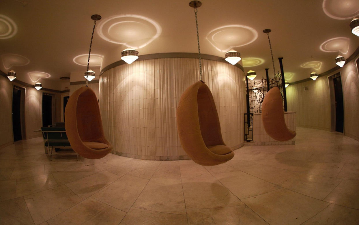 Ještěd, futurystyczny hotel i nadajnik telewizyjny