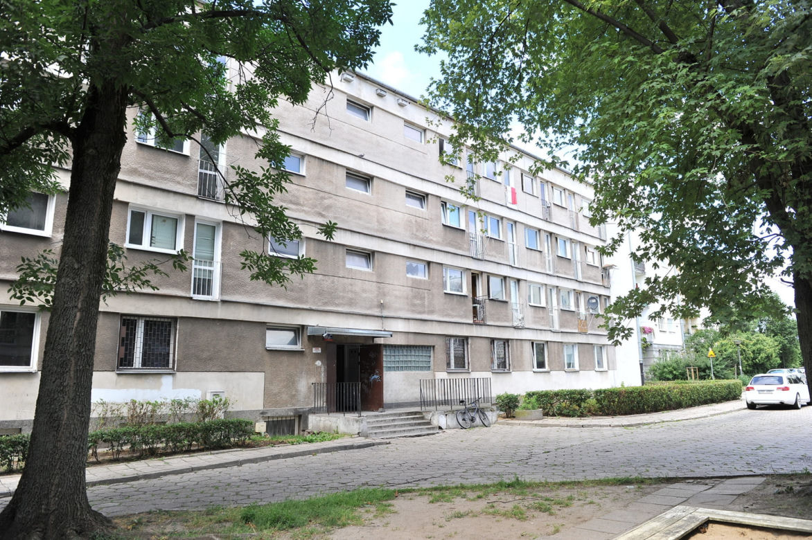 Tragiczne warunki mieszkalne w Warszawie. "W pokoju robactwo, a w piwnicach szczury"