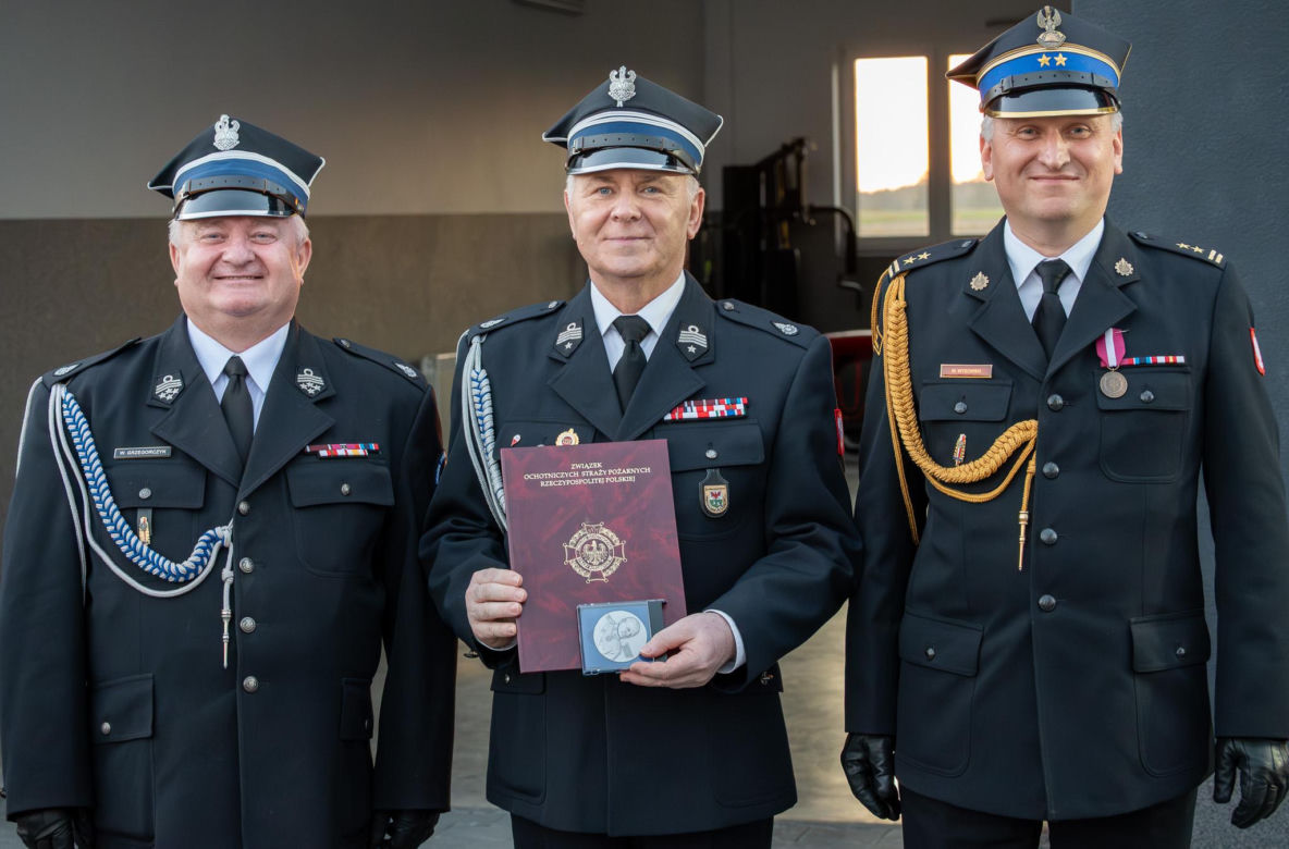Jubileusz 100-lecia OSP Krzesk-Królowa Niwa uczczony przekazaniem jednostce nowego wozu strażackiego
