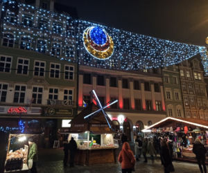 Jarmark Bożonarodzeniowy we Wrocławiu po zmroku. Robi wrażenie! [ZDJĘCIA]