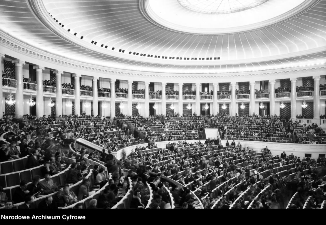QUIZ PRL. Pałac Kultury i Nauki w Warszawie. Zmierz się z historią dziarskiego 70-latka? 
