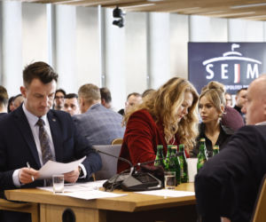 Niebywałe, do czego poseł PiS porównał strzelanie petardami. Doda aż złapała się za głowę! Szok