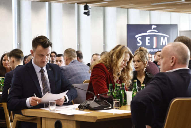 Niebywałe, do czego poseł PiS porównał strzelanie petardami. Doda aż złapała się za głowę! Szok