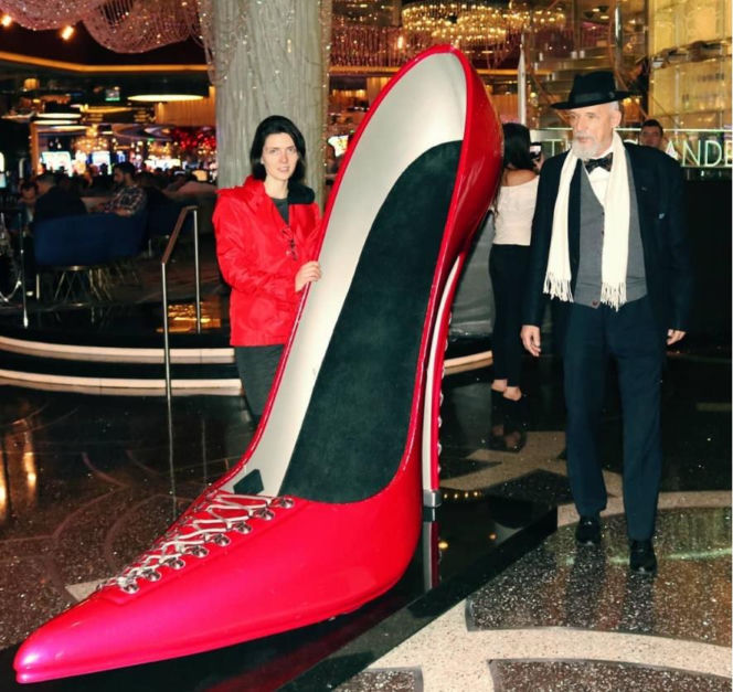 Korwin-Mikke we wtorek po Wielkanocy wziął ślub. Młodziutka wybranka mówiła mu "pan"