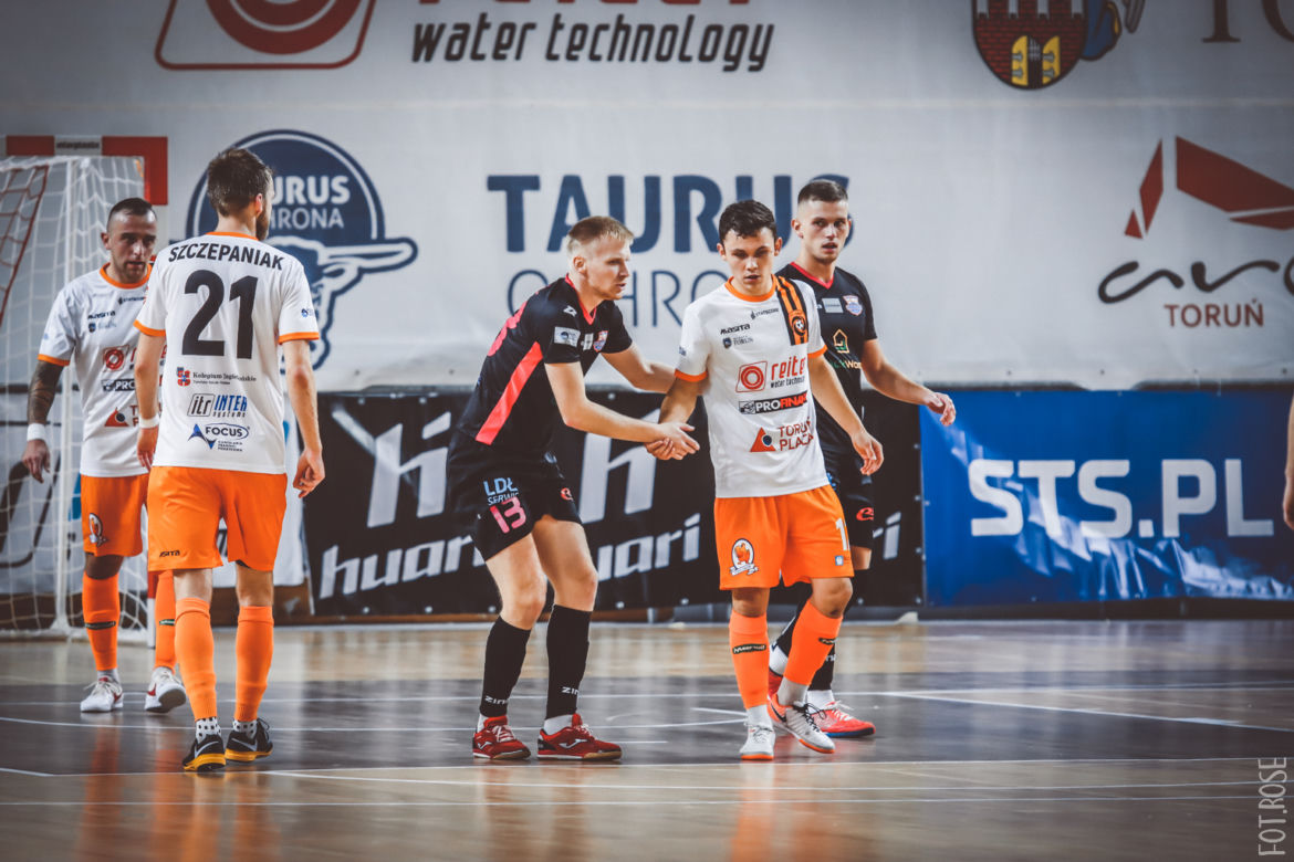 FC Toruń - Constract Lubawa 2:4, zdjęcia z zaległego meczu w Arenie Toruń