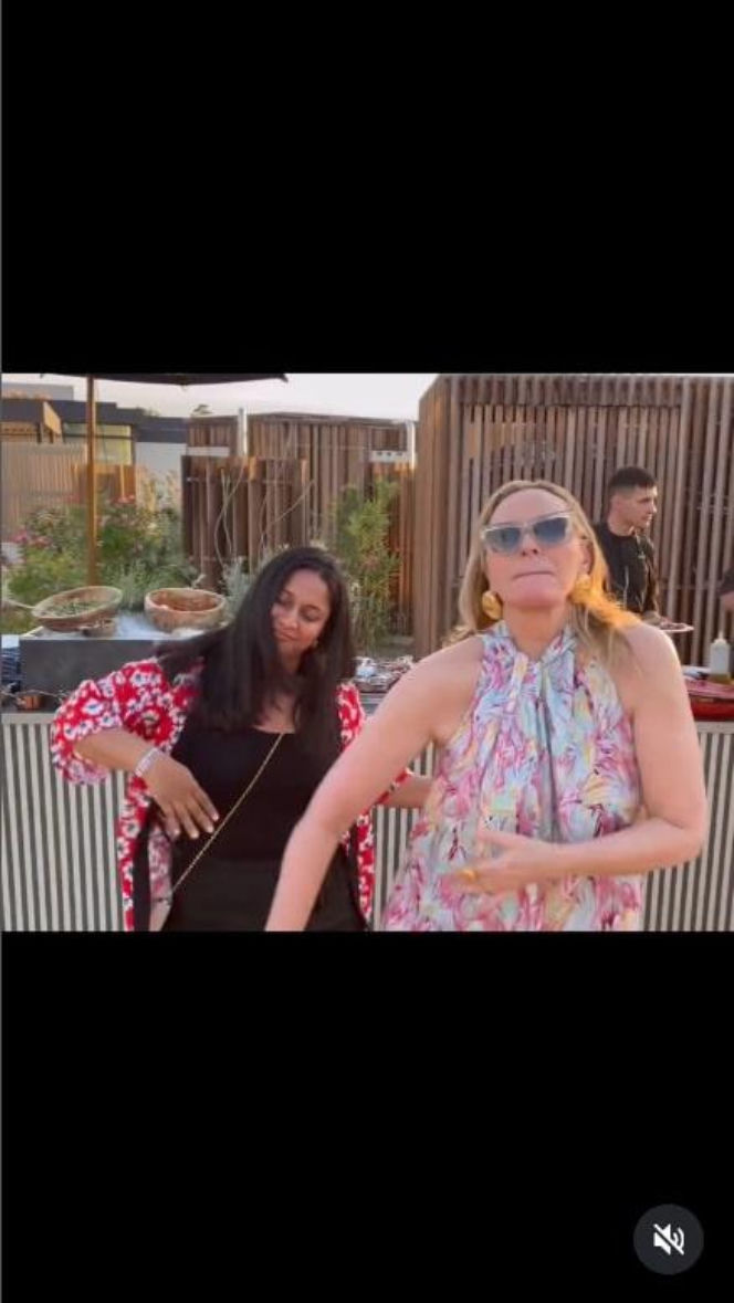 Zaskakujący ślub gwiazdy "Seksu w wielkim mieście"! Kim Cattrall w garniturze na tysiące