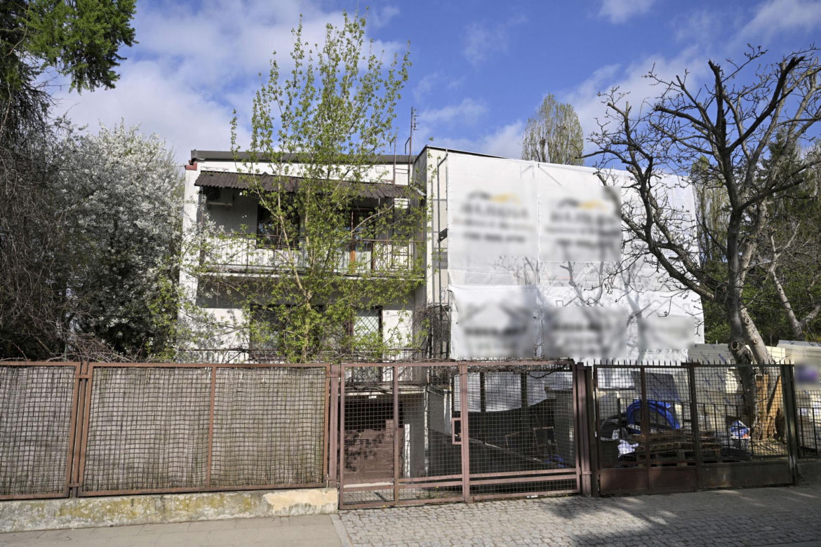 Niekończący się remont sąsiadów Kaczyńskiego