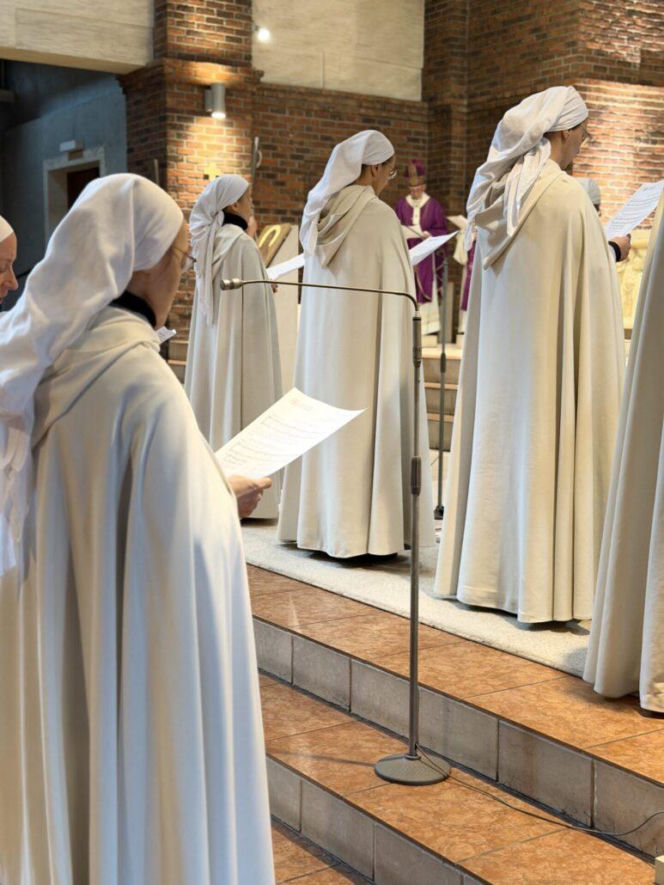 Spędzili 42 godziny na modlitwie w Warszawie. Powód może szokować