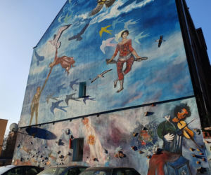Mural, który oglądają turyści z całego świata, ma być zasłonienięty. Proszą prezydenta o pomoc 